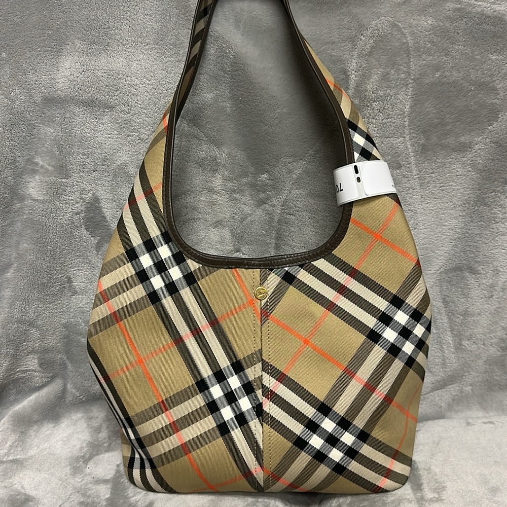 BURBERRY Beige Large Check Shoulder Bag - Picture 4 of 10
